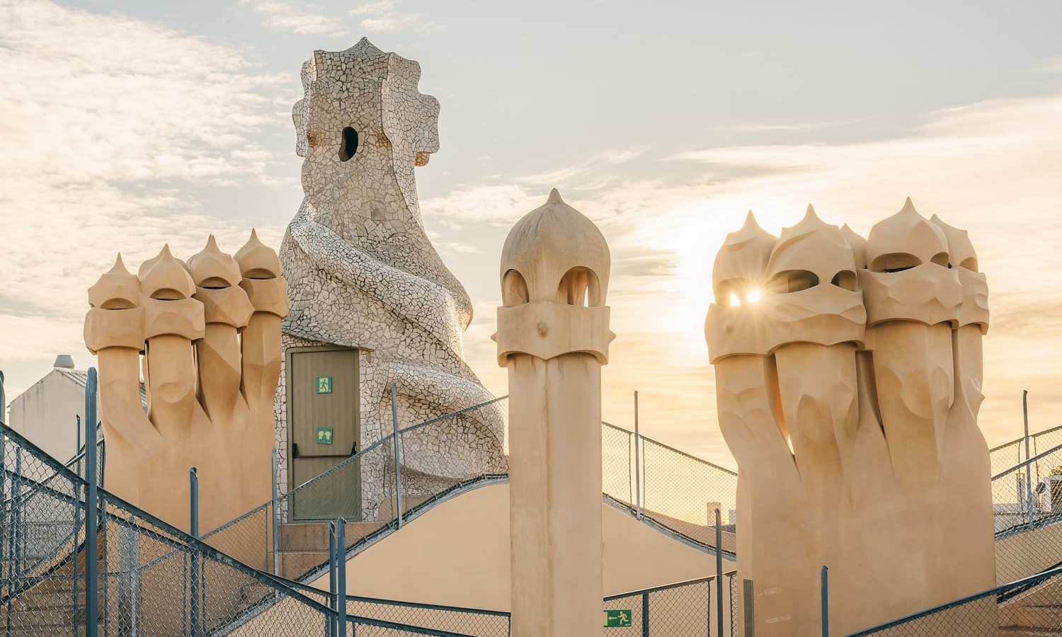 Visita Guiada a La Pedrera: Descubre la Joya de Gaudí sin Esperas 4