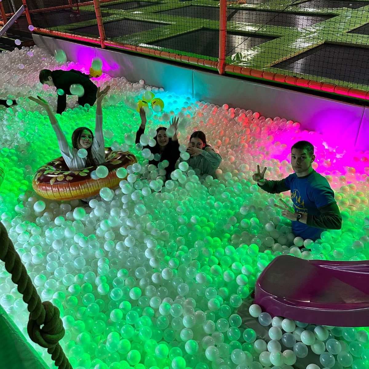 Esplorate un mondo di divertimento al Buhda Jump! 3