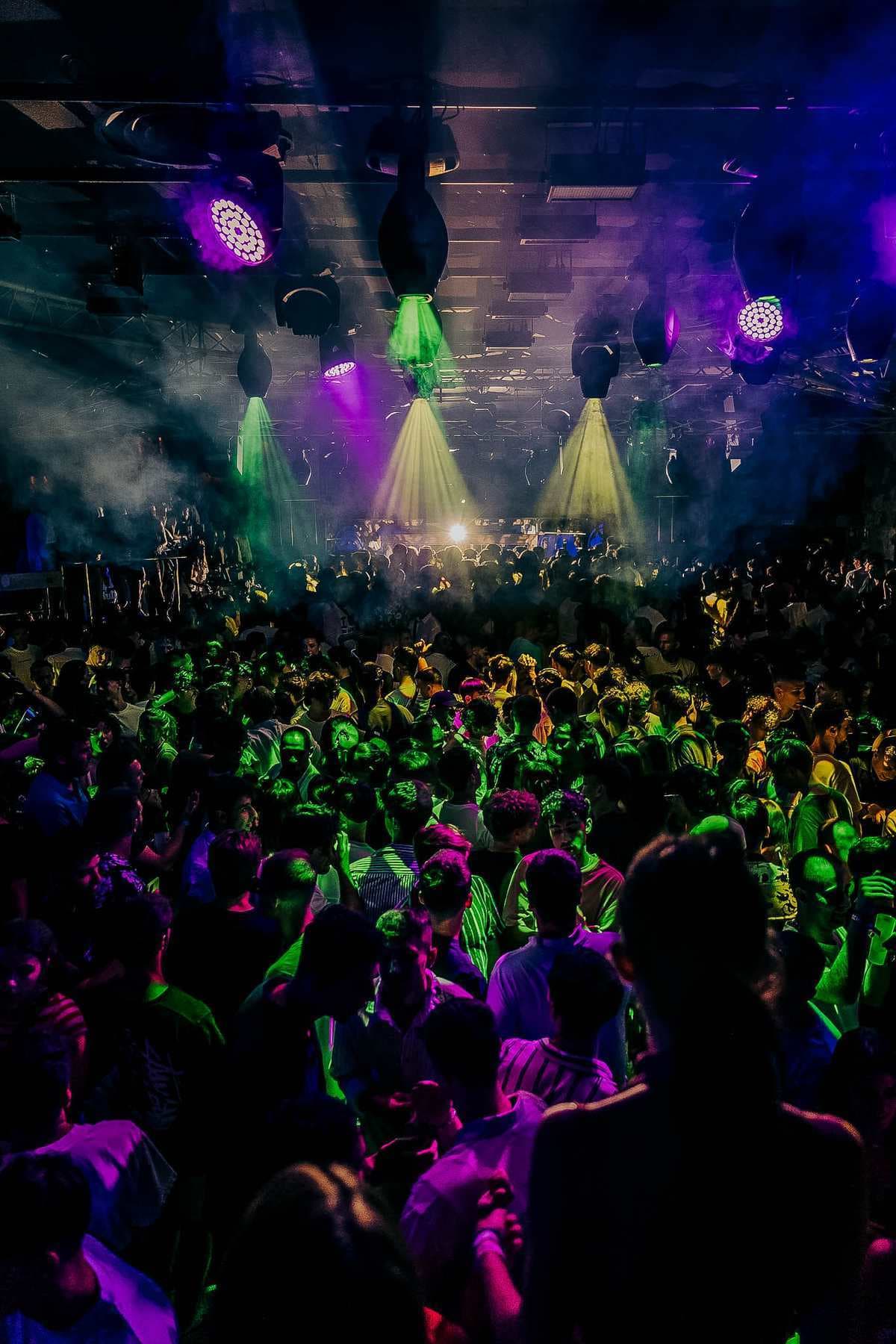 Vive la noche en Revolution 2