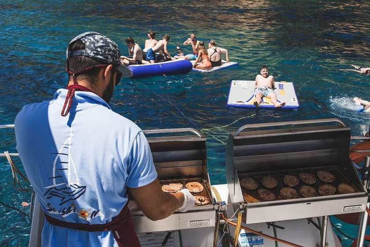 Excursion en catamaran avec barbecue et boissons sur la Costa Brava 2