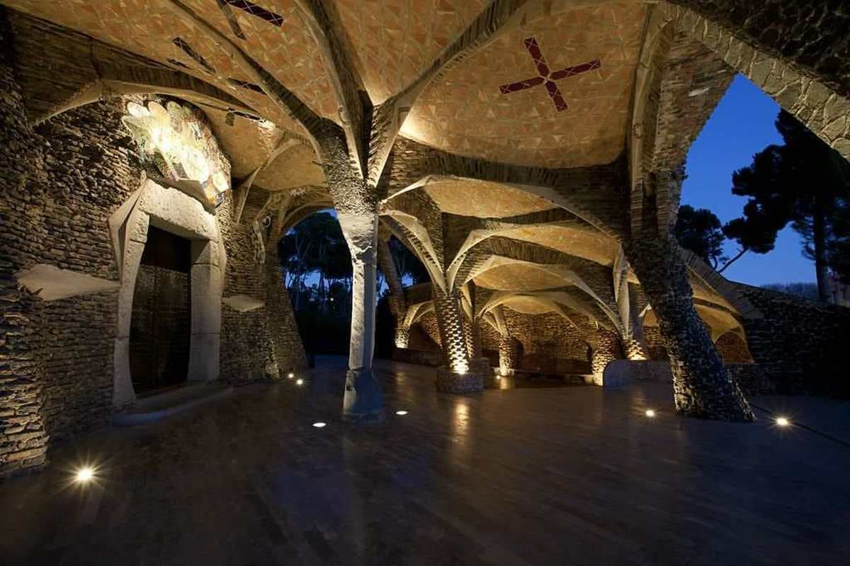Visita con audioguia a la Cripta Gaudí y a la Colonia Güell 4